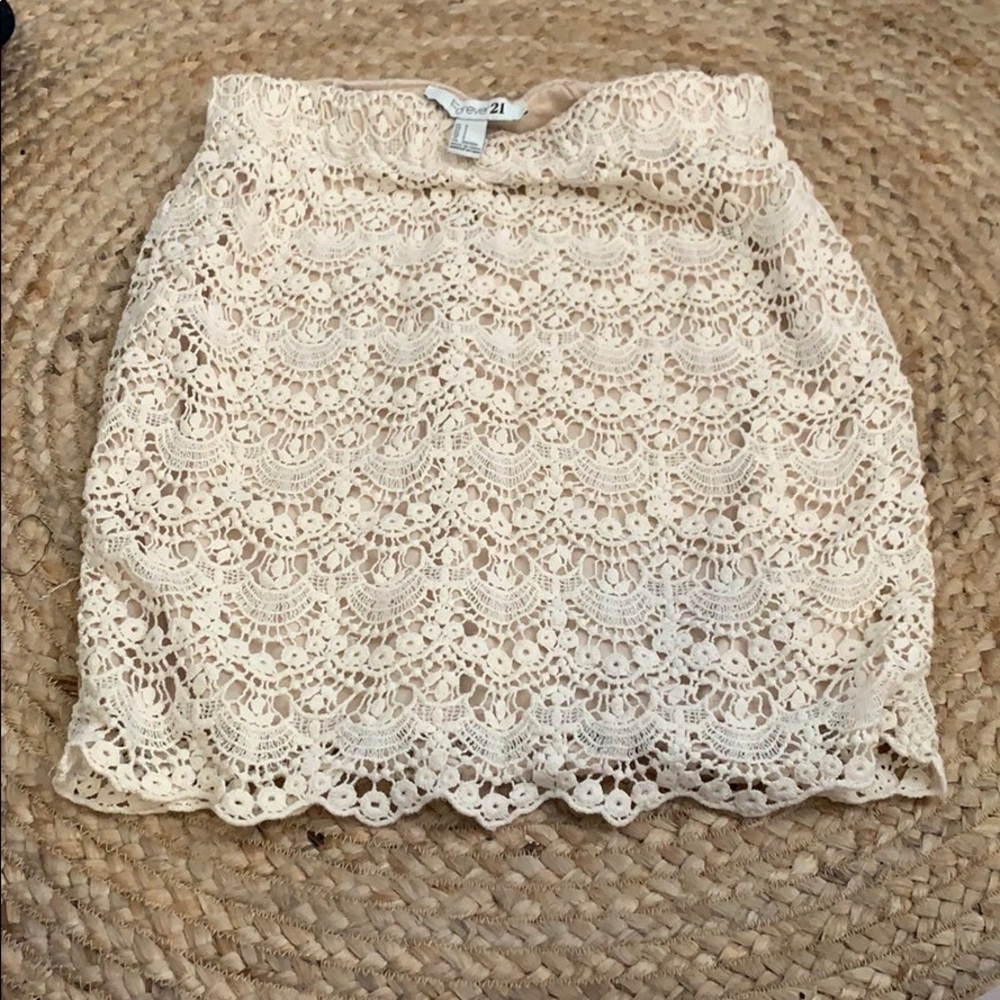 Laced cream skirt